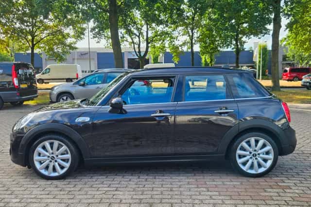 MINI Cooper S (2015) thumbnail 5
