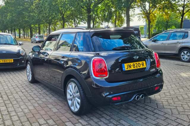 MINI Cooper S (2015) thumbnail 6