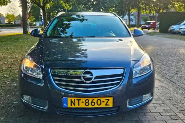 Opel Insignia (2010) thumbnail 2