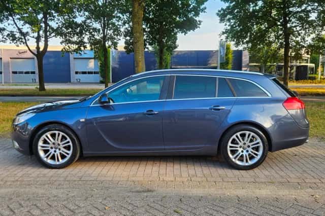 Opel Insignia (2010) thumbnail 3