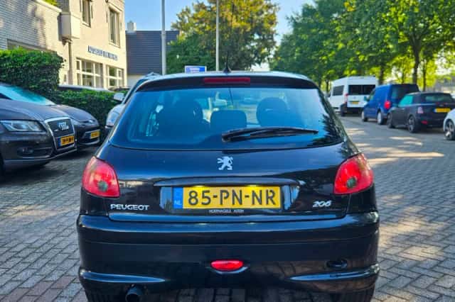 Peugeot 206 (2004) thumbnail 6