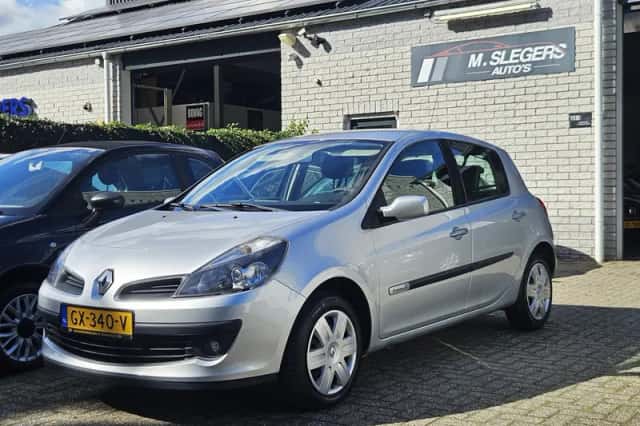 Renault Clio (2009) thumbnail 1