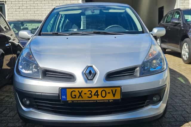 Renault Clio (2009) thumbnail 3