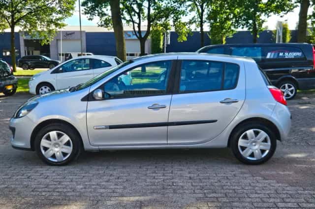 Renault Clio (2009) thumbnail 4