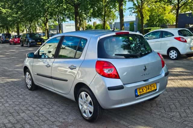 Renault Clio (2009) thumbnail 5
