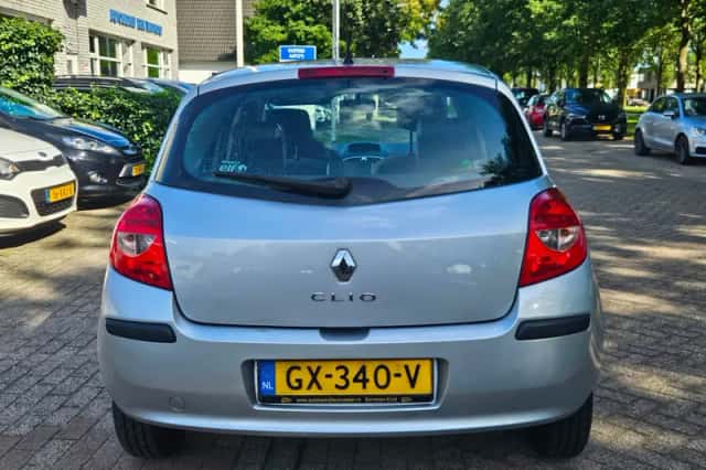 Renault Clio (2009) thumbnail 6