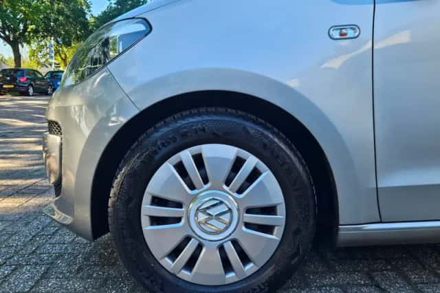 Volkswagen Up! (2015) thumbnail 2