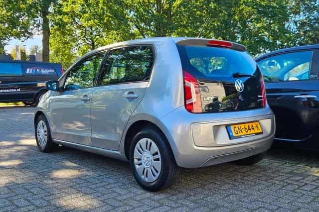Volkswagen Up! (2015) thumbnail 4