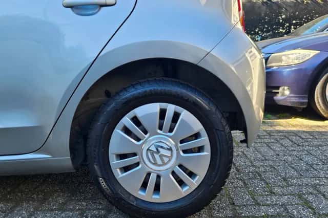 Volkswagen Up! (2015) thumbnail 5