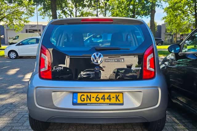 Volkswagen Up! (2015) thumbnail 6