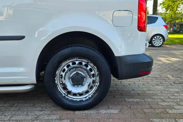 Volkswagen Caddy (2015) thumbnail 4