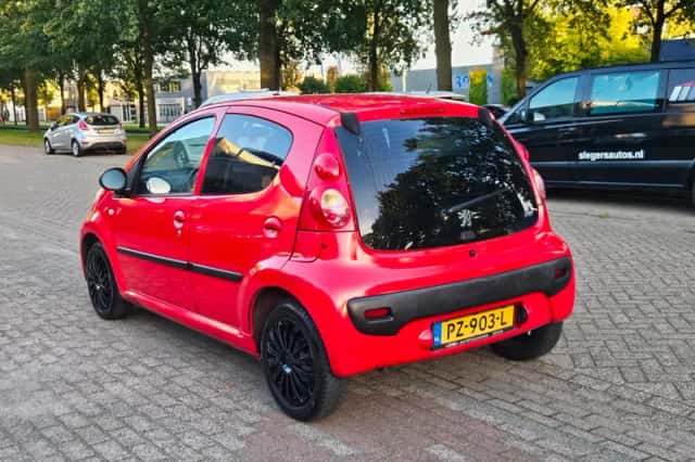 Peugeot 107 (2008) thumbnail 3