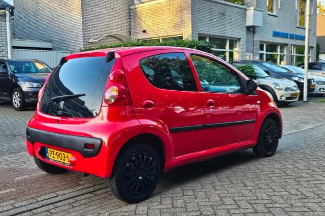 Peugeot 107 (2008) thumbnail 6