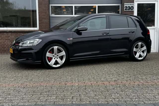 Volkswagen Golf (2018) thumbnail 1