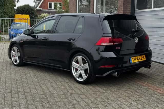 Volkswagen Golf (2018) thumbnail 3