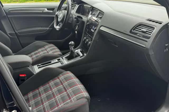 Volkswagen Golf (2018) thumbnail 4