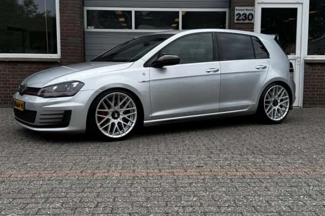 Volkswagen Golf (2015) thumbnail 1