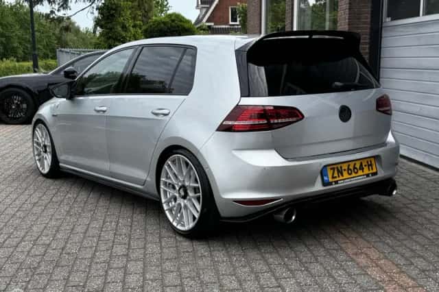 Volkswagen Golf (2015) thumbnail 3