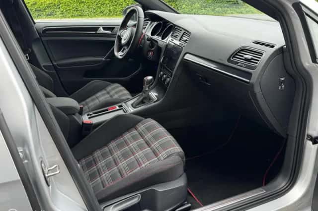 Volkswagen Golf (2015) thumbnail 4