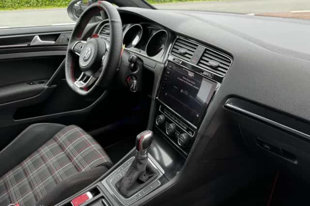 Volkswagen Golf (2015) thumbnail 5