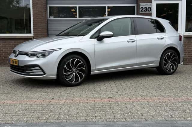 Volkswagen Golf (2021) thumbnail 1