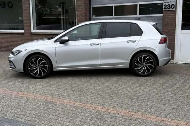 Volkswagen Golf (2021) thumbnail 2