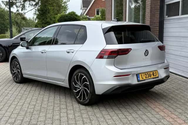 Volkswagen Golf (2021) thumbnail 3
