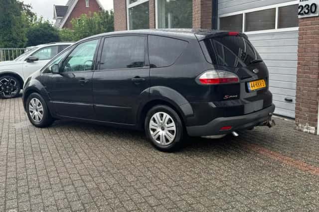 Ford S-Max (2010) thumbnail 3