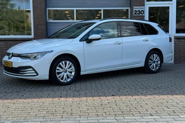 Volkswagen Golf (2021) thumbnail 1