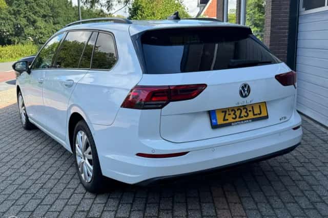 Volkswagen Golf (2021) thumbnail 3