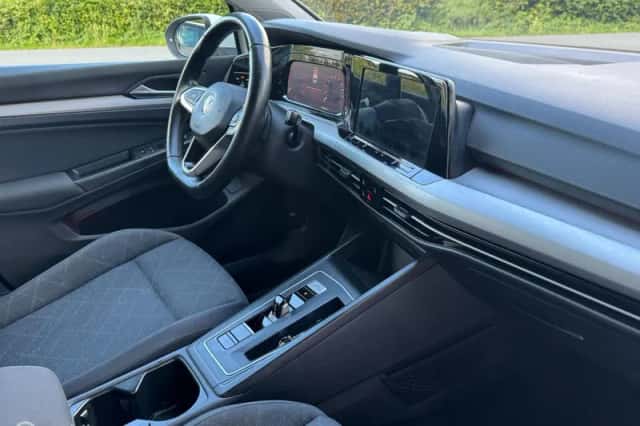 Volkswagen Golf (2021) thumbnail 4