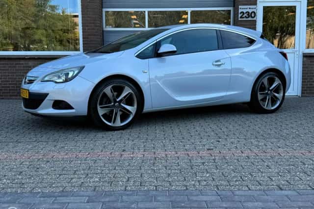 Opel Astra (2011) thumbnail 1
