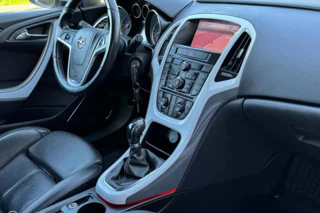 Opel Astra (2011) thumbnail 4