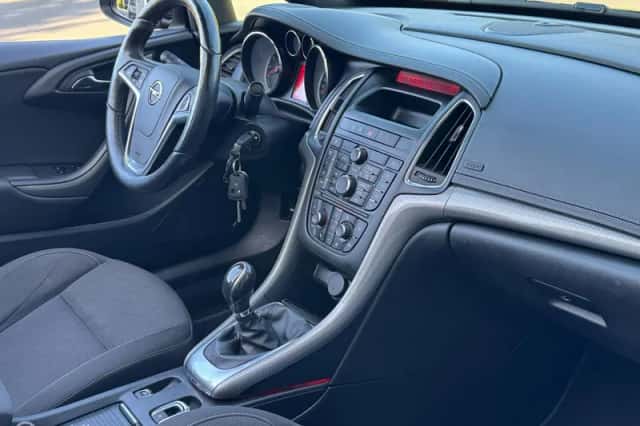 Opel Cascada (2013) thumbnail 5