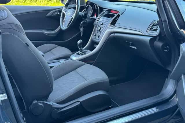 Opel Cascada (2013) thumbnail 6