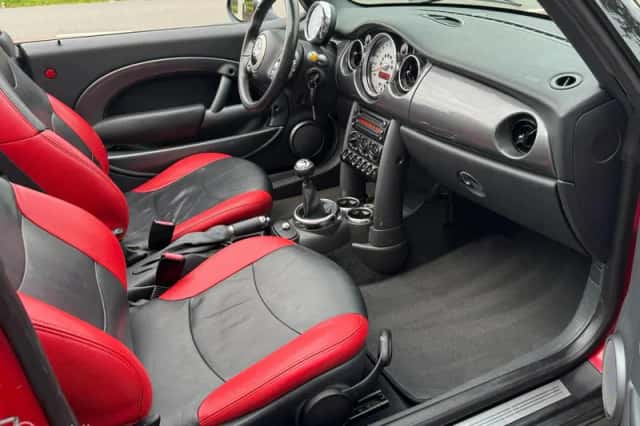 MINI Cabrio (2006) thumbnail 4