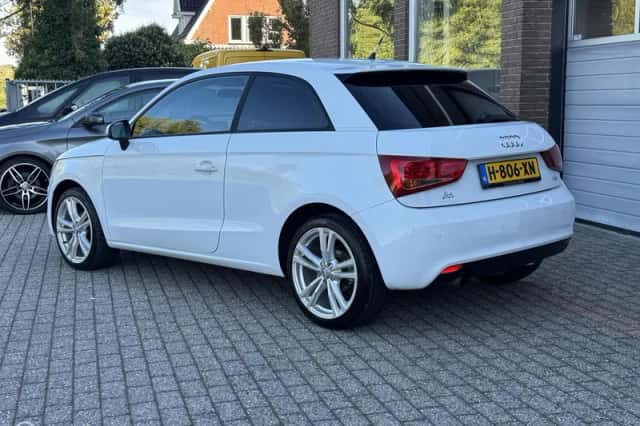Audi A1 (2012) thumbnail 3