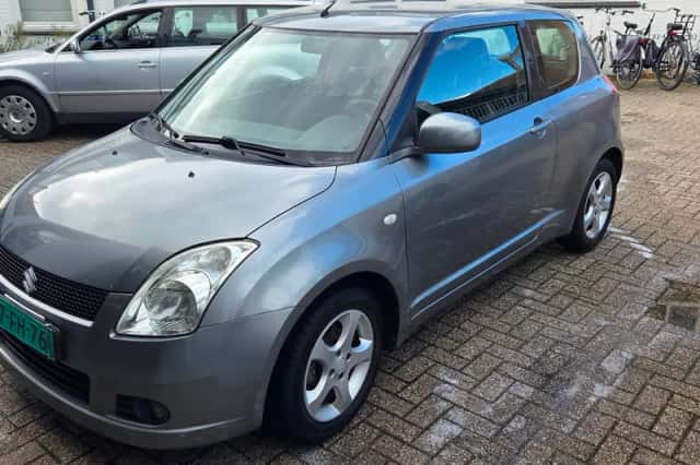 Suzuki Swift (2007) thumbnail 2