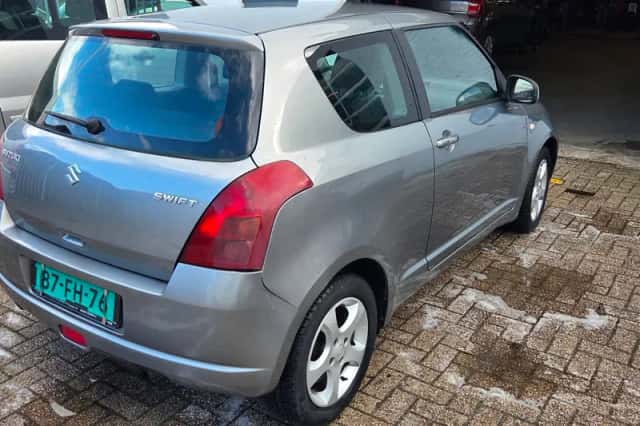 Suzuki Swift (2007) thumbnail 4