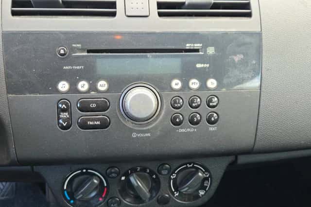 Suzuki Swift (2007) thumbnail 5