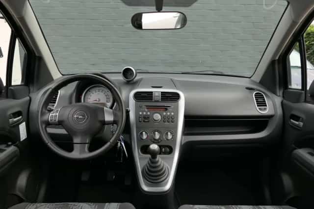 Opel Agila (2012) thumbnail 4