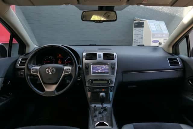 Toyota Avensis (2013) thumbnail 4