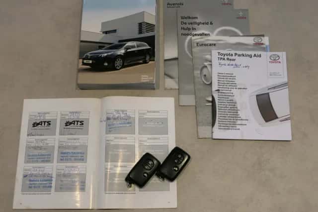 Toyota Avensis (2013) thumbnail 5