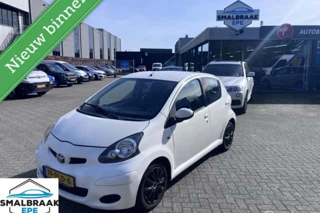 Toyota Aygo (2011) thumbnail 1