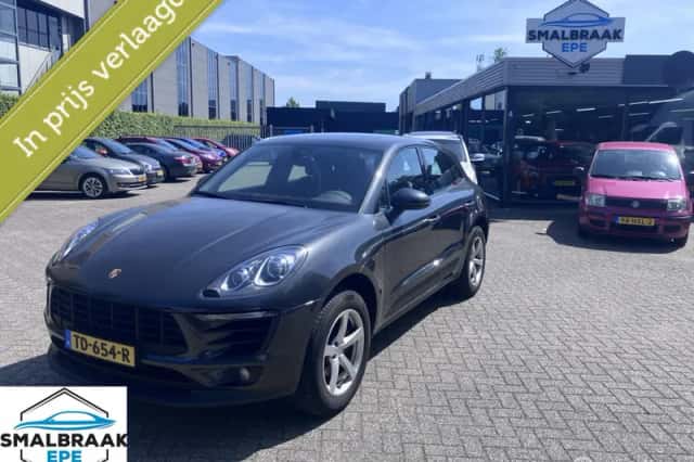 Porsche Macan (2017) thumbnail 1
