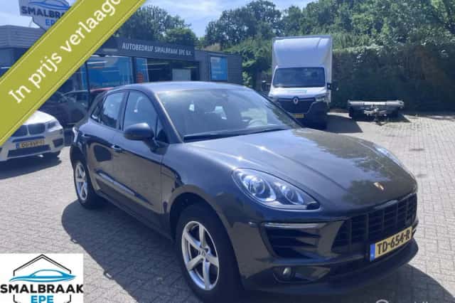 Porsche Macan (2017) thumbnail 2
