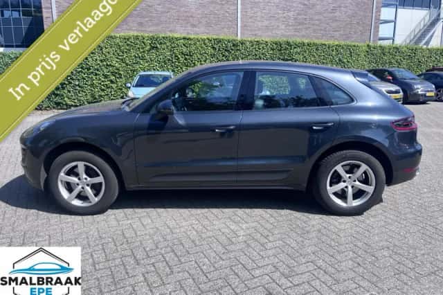Porsche Macan (2017) thumbnail 3