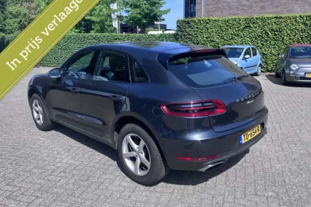 Porsche Macan (2017) thumbnail 4