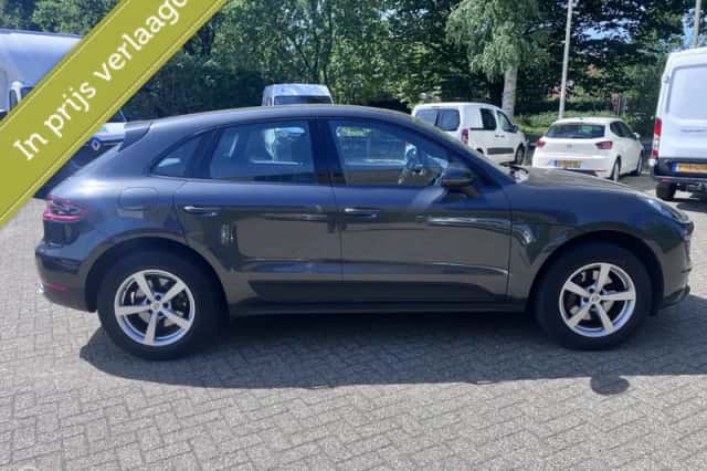 Porsche Macan (2017) thumbnail 6