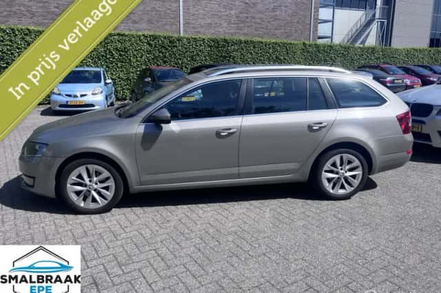 Škoda Octavia (2013) thumbnail 2
